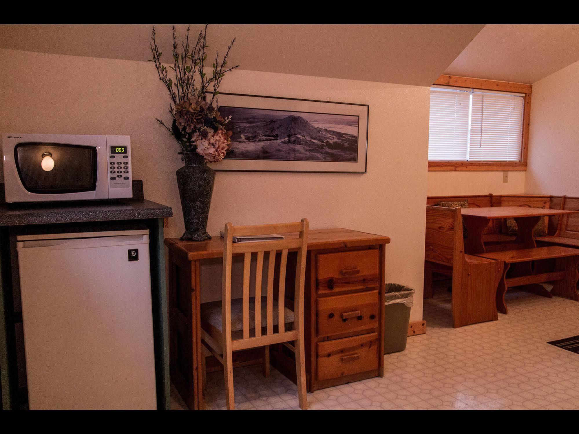 Whittaker'S Motel & Historic Bunkhouse Ashford Extérieur photo