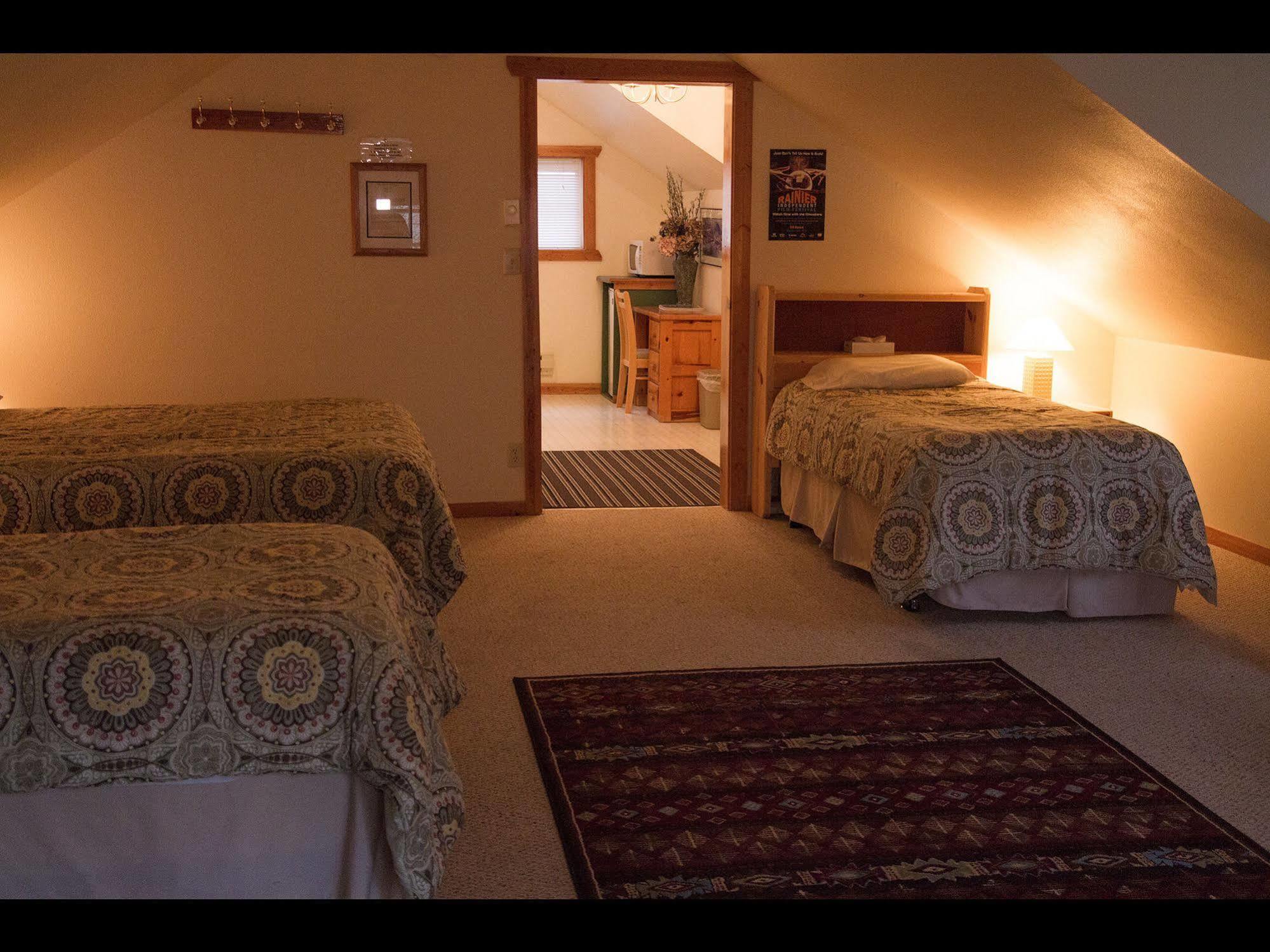 Whittaker'S Motel & Historic Bunkhouse Ashford Extérieur photo