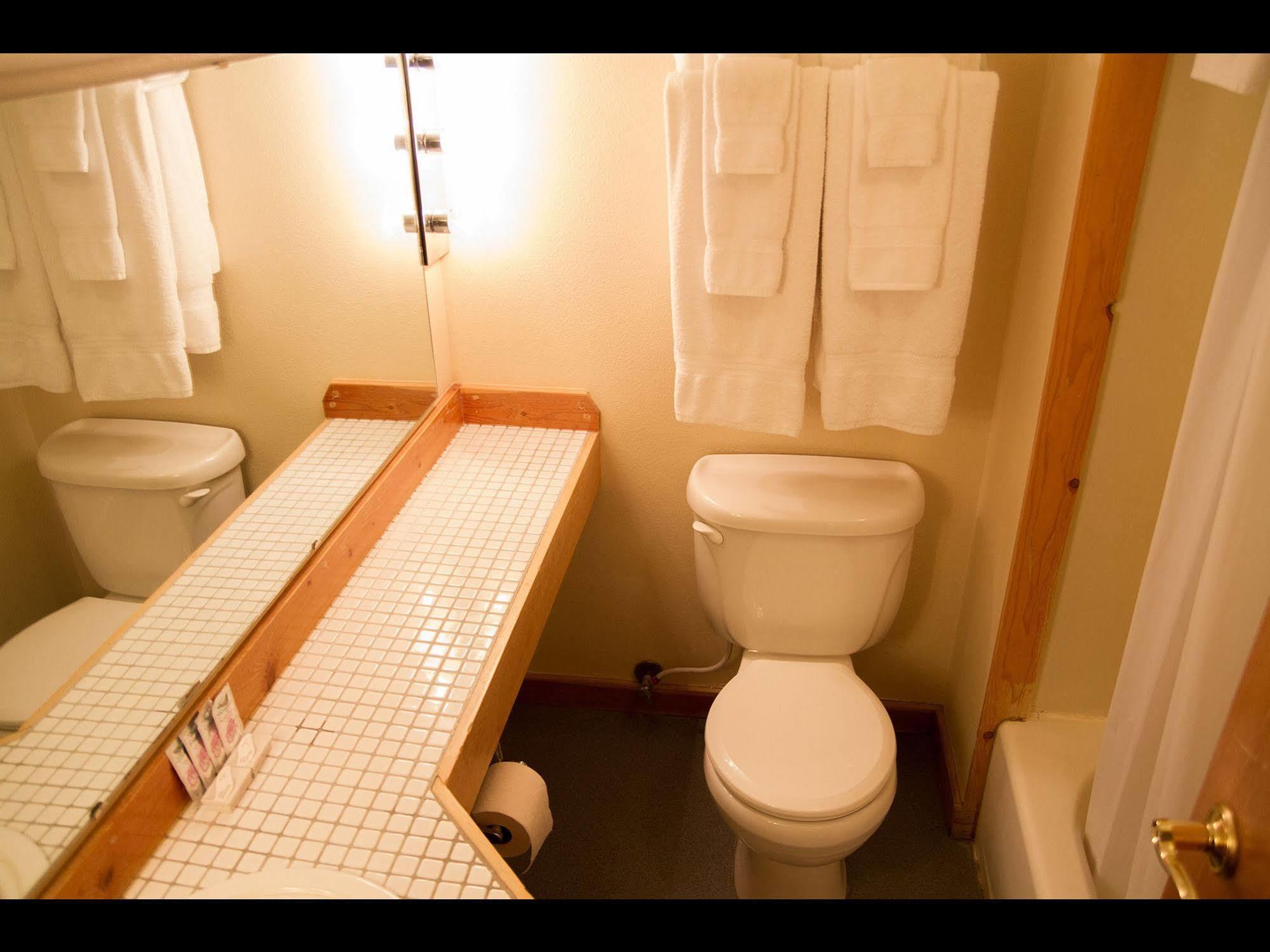 Whittaker'S Motel & Historic Bunkhouse Ashford Extérieur photo