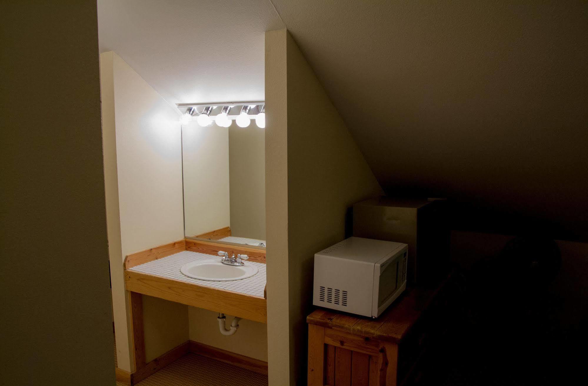 Whittaker'S Motel & Historic Bunkhouse Ashford Extérieur photo