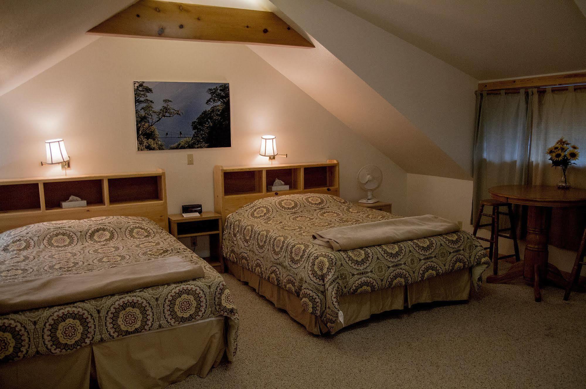 Whittaker'S Motel & Historic Bunkhouse Ashford Extérieur photo