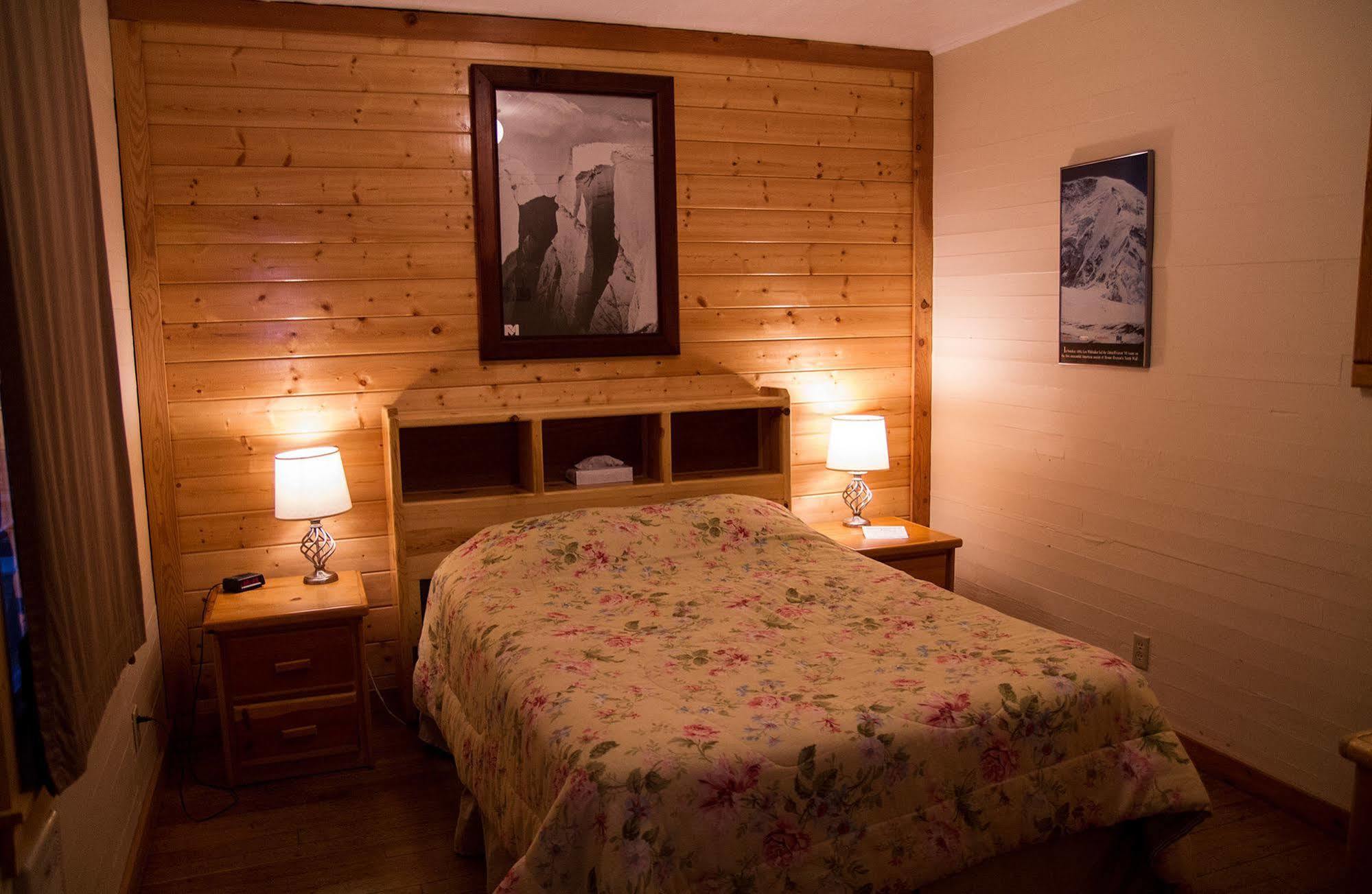 Whittaker'S Motel & Historic Bunkhouse Ashford Extérieur photo